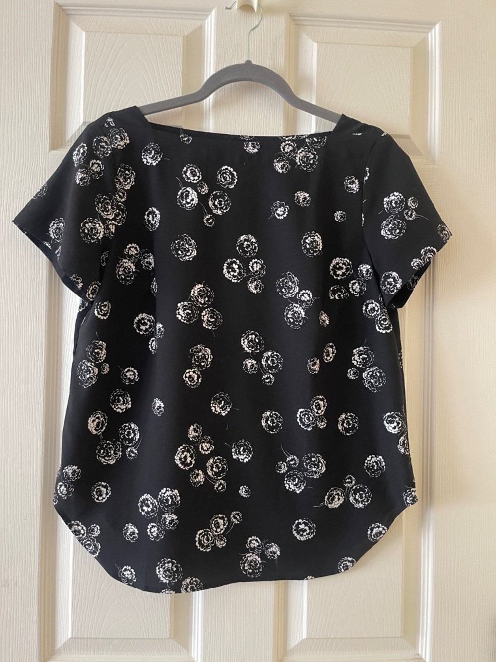 Ann Taylor Black Floral Short Sleeve Blouse